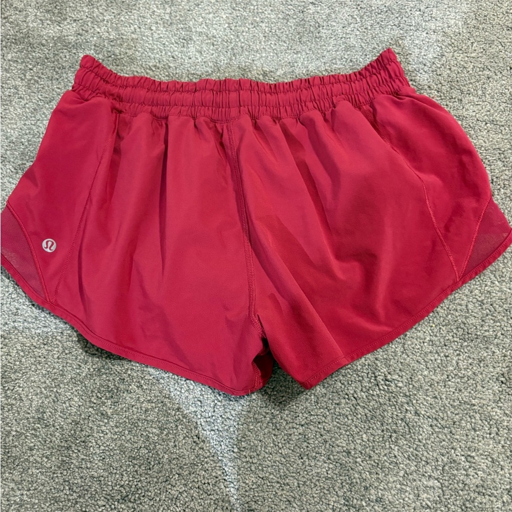 Pink Lululemon hotty hots size 8, 2.5 inseam
